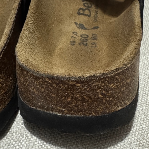 Like New Betula by Birkenstock Triple Strap-Sz 40-Black/Black-Narrow Fit-Leather - Picture 6 of 16